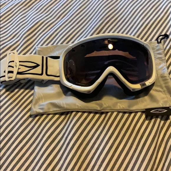Women’s ski/snowboard googles - Picture 1 of 2